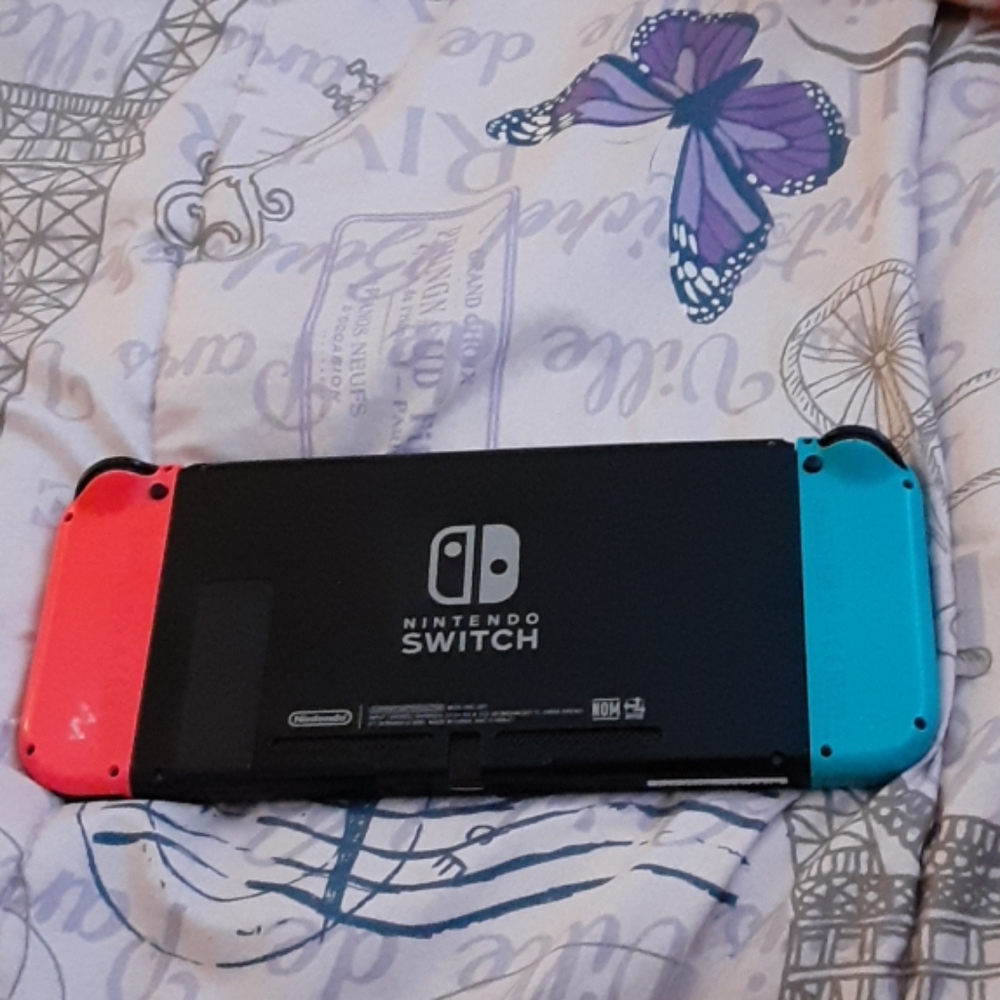 Nintendo switch - Picture 2 of 2